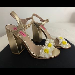 Betsey Johnson Sedona Strappy Heeled Sandals sz 6